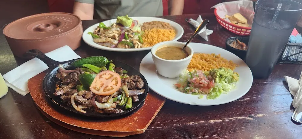 Fajitas De Res Plate Y Fajitas De Pollo Plate